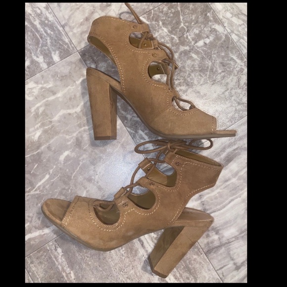 Indigo Rd. women suade heels size 7M - Picture 3 of 6